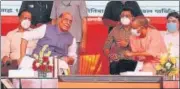  ?? DEEPAK GUPTA/HT PHOTO ?? Defence minister Rajnath Singh and CM Yogi Aditiyanat­h during a function in Lucknow on Tuesday.