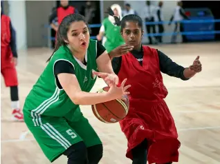  ?? Photo by Ryan Lim ?? The UAE’s Maja Saeed Al Falasi (right) in action against an Algerian defender in the basketball match. —