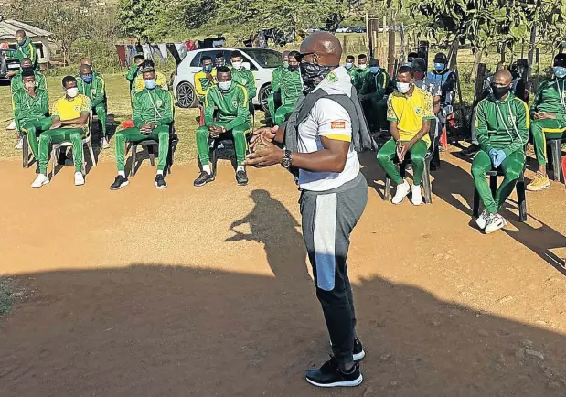  ??  ?? Lamontvill­e Golden Arrows coach Steve Komphela addresses his team who went to pay respects to Nkanyiso Mngwengwe’s family. The former club skipper died during lockdown in May. Picture: Arrows Twitter