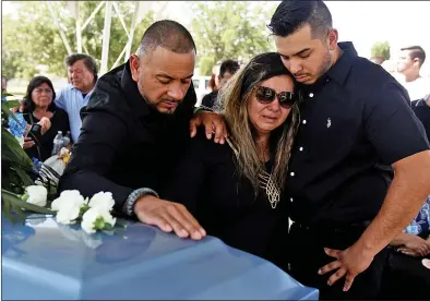  ?? Picture: CALLAGHAN O’HARE ?? SADNESS: Mourners bury their loved ones yesterday following the shootings in El Paso