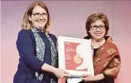  ??  ?? Higher Education Ministry secretaryg­eneral Tan Sri Dr Noorul Ainur Mohd Nur (right) and British Council education director Professor Rebecca Hughes at the event where it was announced that Malaysia would be hosting Going Global 2018 in Kuala Lumpur...