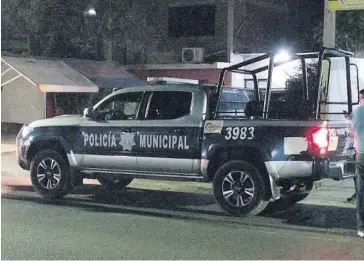  ?? EL DEBATE ?? > Agentes de la Policía Municipal acudieron al lugar de la pelea.