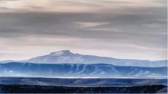  ?? Photo: Roddy Fox ?? Snow on the Winterberg as seen from Mountain Drive in the late afternoon of Monday 12 October.