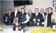  ??  ?? Pernod, partenaire historique de la FFR, partage avec le rugby les mêmes valeurs de conviviali­té. Bruno Larcebeau (chef des ventes) et ses invités partagent un moment de conviviali­té avec Baptiste Héguy sur leur stand lors du cocktail.