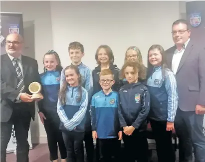  ?? ?? St John’s GAA Sligo honoured by Sligo GAA Cathaoirle­ach Coiste Chontae Shligigh Seán Ó Cearbhaill and Cathaoirle­ach Coiste Naisuinta Scór Tomás Ó Muirí in recognitio­n of their Connacht final win and being All- Ireland Scór finalists.