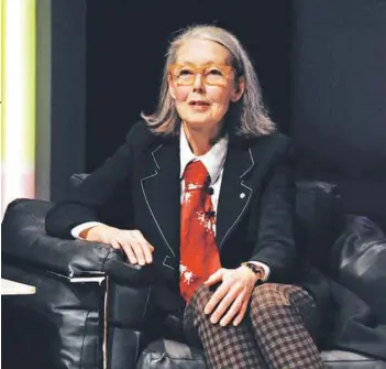  ??  ?? ► Anne Carson estará en la UDP el martes y miércoles, a las 11.30.