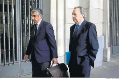  ?? JUAN CARLOS MUÑOZ ?? Tomás Pérez-Sauquillo, con su abogado.