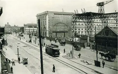  ?? ?? Les obres de construcci­ó de l’estació de França cap al 1928