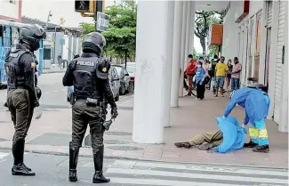  ?? XINHUA ?? La pandemia del coronaviru­s sigue causando estragos en todo el mundo.