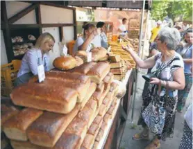  ??  ?? Podczas Święta Chleba można spróbować wielu gatunków pieczywa z radomskich piekarni