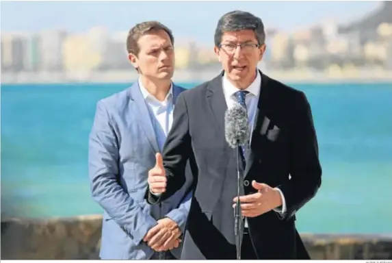  ?? JAVIER ALBIÑANA ?? Albert Rivera y Juan Marín, durante un acto del partido en Málaga el pasado mes de marzo.