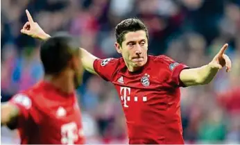  ??  ?? In Torlaune: Robert Lewandowsk­i traf beim 5:0Heimsieg der Bayern gegen Dinamo Zagreb gleich drei Mal