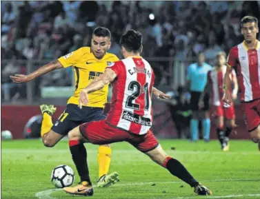  ??  ?? DECISIVO. Correa marcó el primer gol del Atlético en el empate (2-2) contra el Girona.