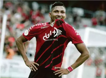  ?? Gabriel Machado - 27.out.19/agif ?? O atacante Rony, do Athletico-pr, foi oferecido ao Corinthian­s, mas negócio esfriou por causa do alto valor pedido pelo clube; jogador foi um dos destaques do Furacão na conquista da Copa do Brasil