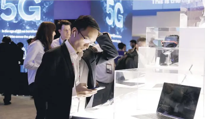  ?? Fotos: dpa ?? Der schnelle Datenfunk 5G ist eines der dominieren­den Themen beim Mobile World Congress 2019 in Barcelona.