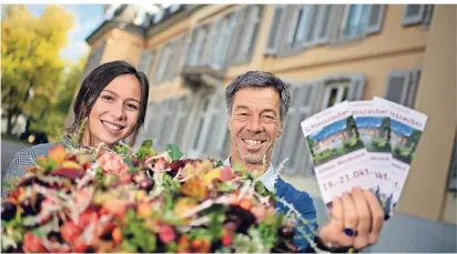  ?? FOTO: RALPH MATZERATH ?? Juliana Paniczek und Reno Müller freuen sich auf die Premiere im Leverkusen­er Schloss Morsbroich.