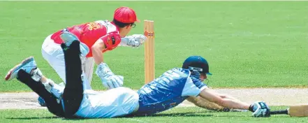  ?? Picture: EVAN MORGAN ?? CLOSE: Wests Jaymie Dunlop makes his ground to survive a run-out attempt by Norths’ keeper Adam Zabala.