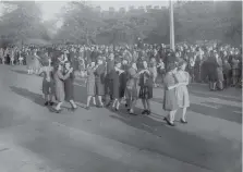  ??  ?? Dancing in Mowbray Park on VE Day 1945.