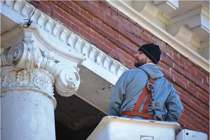  ?? Staff photos by Jim Williamson ?? Justin Davidson, a structural engineer for the contractor Eikon, inspected the two columns on the Little River County Courthouse in Ashdown, Ark. Friday morning. The 110-year-old columns have been eroding and have moved a few inches. Little River...