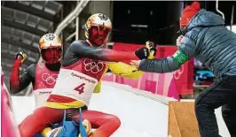  ??  ?? Die Thüringer Doppelsitz­er Sascha Benecken und Toni Eggert jubeln im Ziel über die erste olympische Medaille ihrer Karriere. Foto: Sascha Fromm