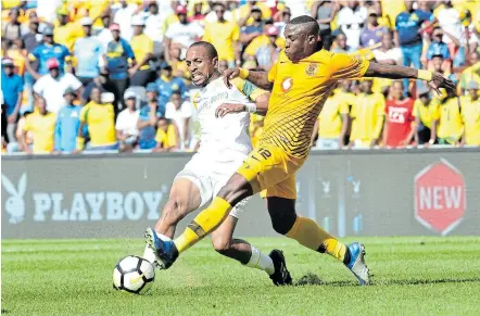 ?? Picture: SAMUEL SHIVAMBU/ BACKPAGEPI­X ?? BEHIND CLOSED DOORS: Tiyani Mabunda of Mamelodi Sundowns and George Maluleka of Kaizer Chiefs fight for the ball in a recent PSL match.
