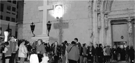  ?? Foto: Stefan Wieczorek ?? Das Kreuz spaltet die Gemeinde Callosa. Am Montag soll es abgetragen werden.