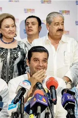  ??  ?? TIENDE MANO. Antonio Echevarría invitó a los nayaritas que no votaron por él a sumarse a su proyecto, horas después del cierre de las urnas.