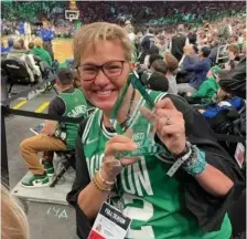  ?? CourteSy heAther WAlker ?? CELTICS FAMILY: C’s Vice President of Public Relations Heather Walker at TD Garden on March 13 during a matchup between the Celtics and Dallas Mavericks. To the left, she poses with Paul Pierce.