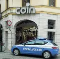  ??  ?? Da Coin È intervenut­a la polizia