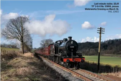  ?? PHIL JONES ?? Last-minute visitor, SDJR ‘7F’ 2-8-0 No. 53808, passes Waterworks Crossing on March 16.