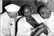  ??  ?? Pandit Jawaharlal Nehru, Mahatma Gandhi and Sardar Vallabhbha­i Patel.