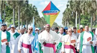  ?? EDWARD ROUSTAND ?? La Eucaristía fue oficiada por el obispo Jesús Castro Marte.