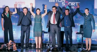  ??  ?? Ana Guevara, Hugo Sánchez, Lorena Ochoa, Fernando Valenzuela, Julio César Chávez y María Espinoza.