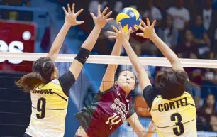  ?? JOEY MENDOZA ?? Tigresses Chlodia Eriel Cortez and Ennalie Laure team up to ward off a spike by Lady Maroon Aishalaine Gannaban in their UAAP volleyball game at the San Juan Arena yesterday.