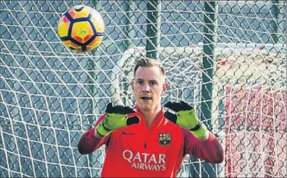  ?? LLIBERT TEIXIDÓ ?? Marc-André ter Stegen, durante un entrenamie­nto en la Ciutat Esportiva del Barça