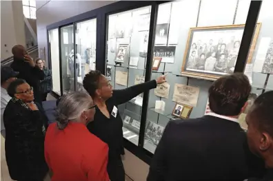  ?? The Dallas Morning News via AP ?? Dorothy Shaw points out some teachers she remembers from her childhood during the unveiling of a historical plaque Dec. 18 at McKinney High School in McKinney, Texas.