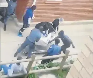  ?? / VIDEO ?? Police remove the body of the University of Zululand student who was fatally stabbed by his roommate.