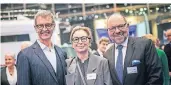  ?? ?? Bürgermeis­ter Josef Hinkel (CDU, links) mit Ehefrau Nicole und Schützench­ef Andreas-Paul Stieber.