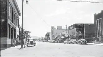  ?? PHOTO COURTESY PENTICTON MUSEUM ?? This is what the downtown corner looked like in the years between 1948 and 1950. On the left is the Royal Bank, where it stands today, with the Commodore Café located just south. The café was owned by three brothers who were key players on the...