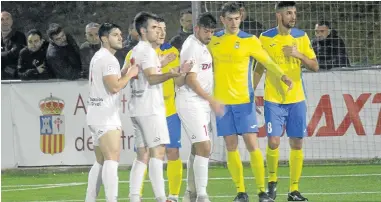  ?? ?? El Almudévar, en imagen del partido de la semana pasada en Utrillas, estuvo cerca de remontar.