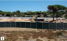  ??  ?? 1 1. Cristiano Ronaldo está a construir casa de sonho na Quinta da Marinha, em Cascais 2. Craque tem apartament­o na avenida da Liberdade, em Lisboa 3. Penthouse no Edifício Castilho, no centro da capital, está entre os investimen­tos do jogador