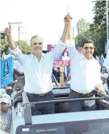  ?? FÉLIX DE LA CRUZ ?? El presidente Luis Abinader en el recorrido con Dío Astacio.