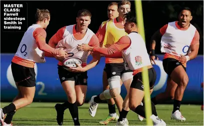  ?? ?? MASTER CLASS: Farrell sidesteps Smith in training