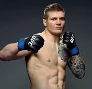  ??  ?? Atleta Marvin Vettori in una posa ufficiale per la Ufc