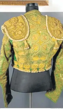  ?? ANTONIO CLAVELLINO ?? Parte del traje verde y oro de Manolete.