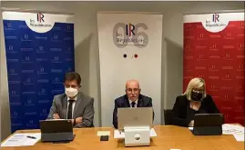  ?? (DR) ?? Neuf cantons ont été attribués, lundi soir, à des duos LR par le comité départemen­tal du parti dans les Alpes-maritimes. Ci-dessus, Eric Ciotti entouré de Charles-ange Ginésy et Michèle Tabarot.