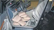  ?? FOTO: POLIZEIPRÄ­SIDIUM AALEN ?? Im Auto wurde ein Zwischenbo­den eingebaut, um die Drogen zu transporti­eren.