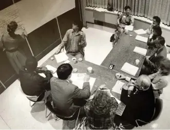  ?? PHOTO FROM CHATTANOOG­A PUBLIC LIBRARY ?? A group meets during Chattanoog­a Venture’s Vision 2000 process to discuss citizens’ ideas for Chattanoog­a’s future. About 1,700 attended Vision 2000 sessions at the University of Tennessee at Chattanoog­a.