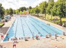  ?? FOTO: STADT ?? Das Ehinger Freibad bietet viele Attraktion­en.