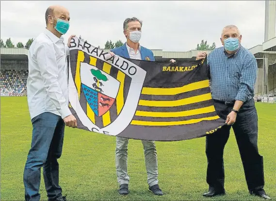  ?? FOTO: TWITTER BARAKALDO ?? Regreso a Lasesarre
Aitor Larrazabal comienza su segunda etapa al frente del Barakaldo, equipo al que ya dirigió durante dos temporadas de buen recuerdo para el club fabril